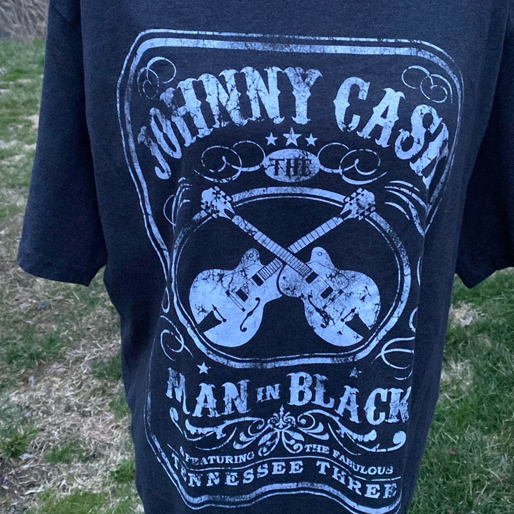 Johnny Cash black T-shirt size 2 XL
T-16